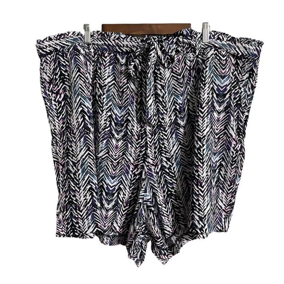 Torrid Womens NWT Challis Chevron Black & White Pockets Paperbag Shorts 5X - Picture 2 of 9